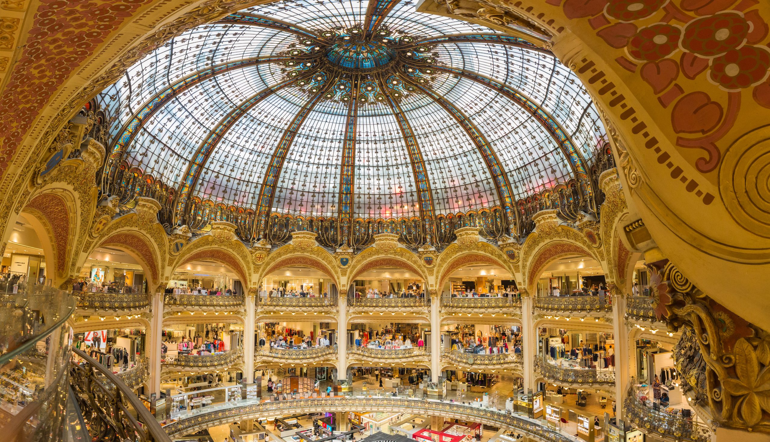 Galeries Lafayette : Le produit “Ship from store” pour digitaliser le magasin